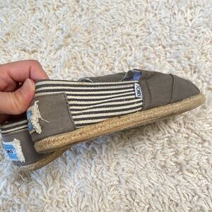 Toms Gray Espadrilles Comfortable Slip-On Shoes